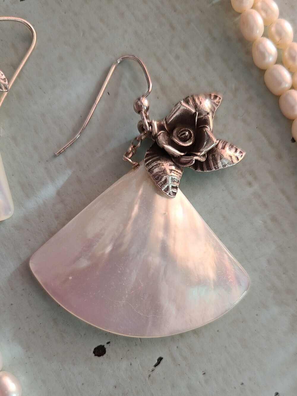 Rose Accent Mother-of-Pearl Fan Pendant Necklace & Earrings - Cream Pearls - Picture 2 of 2